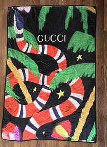 GUCCI Babydecke im Schlangendesign, gebraucht. Siehe Details & Fotos. 56” X 36”. - Bild 1 von 20