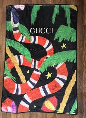 GUCCI Snake Design Baby Blanket, Pre-Owned. See Details & Photos. 56” X 36”. - Изображение 1 из 4