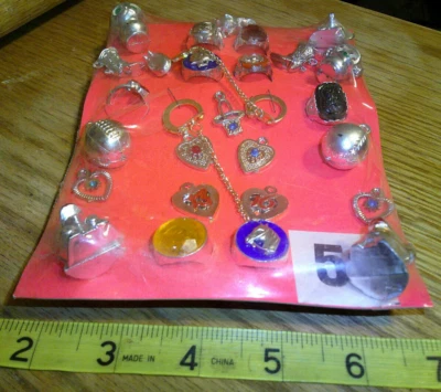Vintage display 5c card coloring charms rings toys #jd 212 - Image 1 of 3