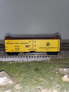 HO Intermountain R-40-23 Great Northern Western Fruit Express Refrigerator Car - Picture 1 of 7