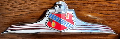 Buick 1947 capó adorno emblema, escudo y cromo OEM no. 1332014 en buen estado. Foto 1 de 3