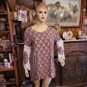 NWT VELZERA BURGUNDY TOP/TUNIC PLUS SIZE 2X. LONG SLEEVES WITH CROCHET AND LACE. - Picture 1 of 12