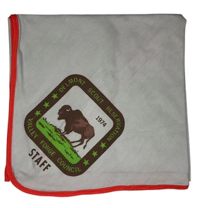 Valley Forge PA Delmont Scout Reservation Staff Halstuch ROT Bdr (LB2742) - Bild 1 von 2