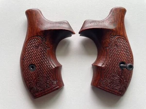 Neue Holzgriffe für S&W J Frame RUND Po Bodyguard Blumengravur hinten geöffnet - Bild 1 von 8