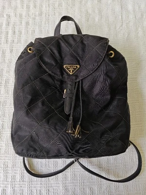 Mochila Prada preta de lona dourada usada - Imagem 1 de 4