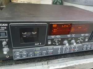 Tascam DA-302 Dual DAT  Recorder with remote ,tapes and manual - Picture 1 of 7