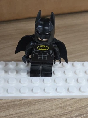 LEGO Batman Minifigure 70912 Arkham Asylum Dark Knight Black Suit Cape - Image 1 of 4