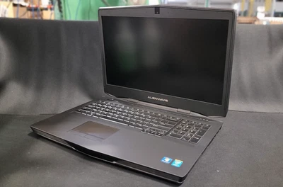 Alienware M17 R1 – Intel i7-4710MQ / 32GB / 1TB – Batería defectuosa – Portátil para juegos Foto 1 de 4