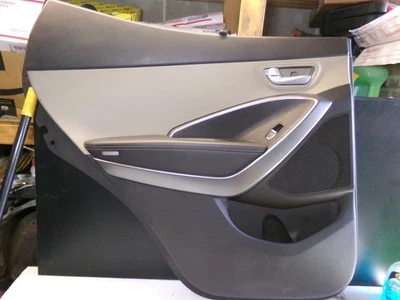 Panel embellecedor puerta interior trasero izquierdo 83352-2W000 17-19 Hyundai Santa Fe Foto 1 de 4