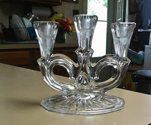 VINTAGE CRYSTAL GLASS CANDLE HOLDER 3 CANDLE BEAUTIFUL DESIGN HAS HERRINGBONE - Picture 1 of 6