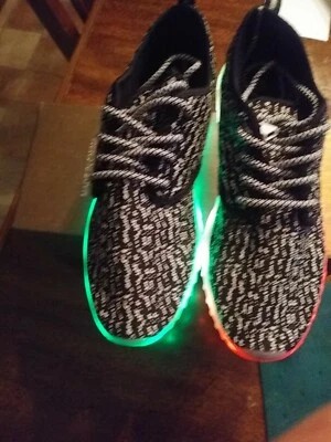 UNN Women Men  Breathable LED Light Up Shoes Flashing Sneakers - Image 1 of 4