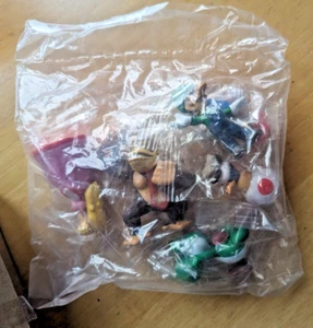 Six small super mario figures- would great cake toppers - Picture 1 of 3