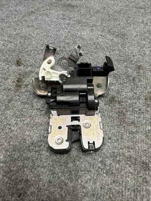 AUDI A3 QUATTRO 2015-2020 8V sedán maletero trasero tapa cierre actuador OEM Foto 1 de 4