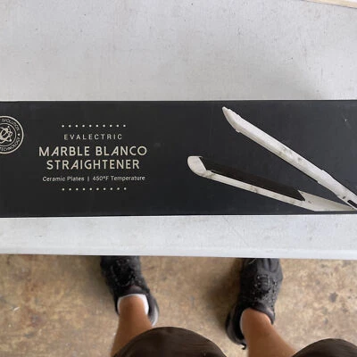 Práctico enderezador de hierro Evalectric Marble Blanco con bloqueo de bisagra 450°F único elegante  Foto 1 de 4