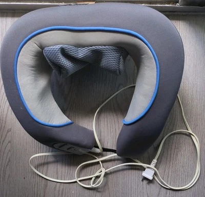Almohada de reposacuello Conair ligeramente usada con masajeador Shiatsu de calor por vibración Foto 1 de 4