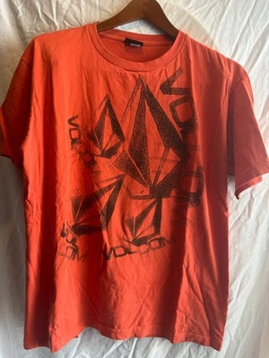 Volcom Tee Shirt Size Large Red and Black - Image 1 of 4