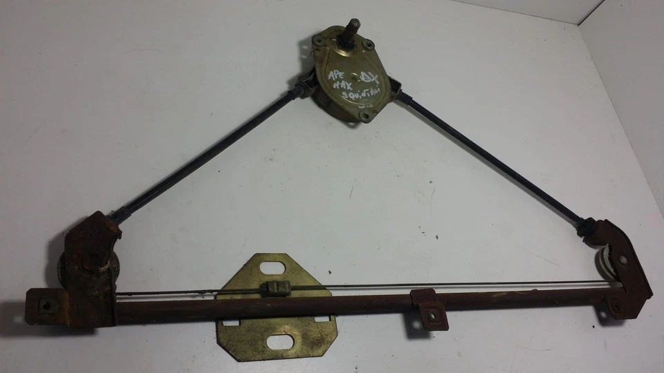 MECCANISMO ALZAVETRO ANT. DX PER PIAGGIO Ape Serie (94>) - Immagine 1 di 1