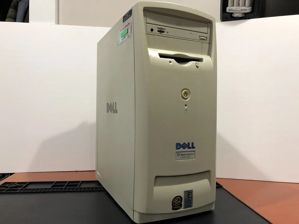 Vintage Dell Dimension L900CXE Win98 Retro Gaming/Industrial - Celeron, 512MB - Image 1 of 4
