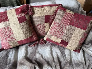 Laura Ashley rotes Kissen X3 mit Tussles - Bild 1 von 13