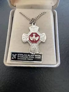 STERLING SILVER ENGRAVED SANDBLASTED RED ENAMELED MEDAL NECKLACE & CHAIN - Picture 1 of 6