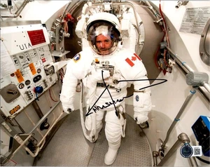 CHRIS HADFIELD SIGNED 8X10 PHOTO BECKETT BAS COA NASA ASTRONAUT 6 - Picture 1 of 1