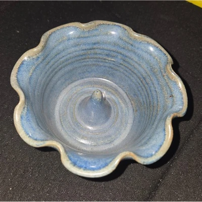 Handmade artist O'Quinn signed pottery Apple Onion baker Signed 2000 - Image 1 of 4