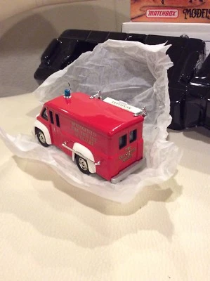 Matchbox 1:43 YFE16-M Dodge Route Van Fire Fighter Support Truck  - Image 1 of 4