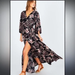 Amuse Society Isle of Love Maxi Wickelkleid Blumen schwarz Small Resortwear Strand - Bild 1 von 9