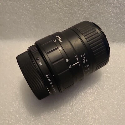 Sigma Auto Focus Zoom Lens 1:4 ~ 5.6 f=70 210mm UC II Made In Japan - Image 1 of 4