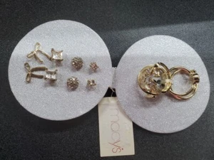 Macys 2 pack earrings and finger/toe rings no outer package - Picture 1 of 8