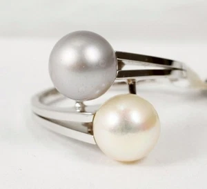 Ring in 585 Weißgold 14 Karat mit weißer und grauer Zuchtperlen - Bild 1 von 3