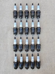 Original LOT 20 Motorcraft BF82 Spark Plug OEM Vintage Car Pickup Truck FOMOCO - Foto 1 di 8