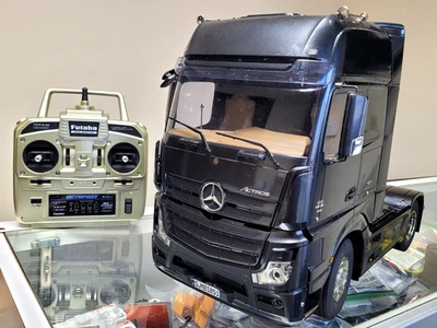 Camión tractor Tamiya 1/14 R/C Mercedes Benz Actros 1851 Gigaspace + Futaba + ESC Foto 1 de 4