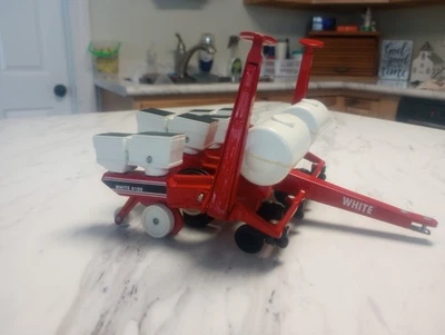 1/16 Scale Model White Diecast & Plastic 4 Row Planter - Image 1 of 4