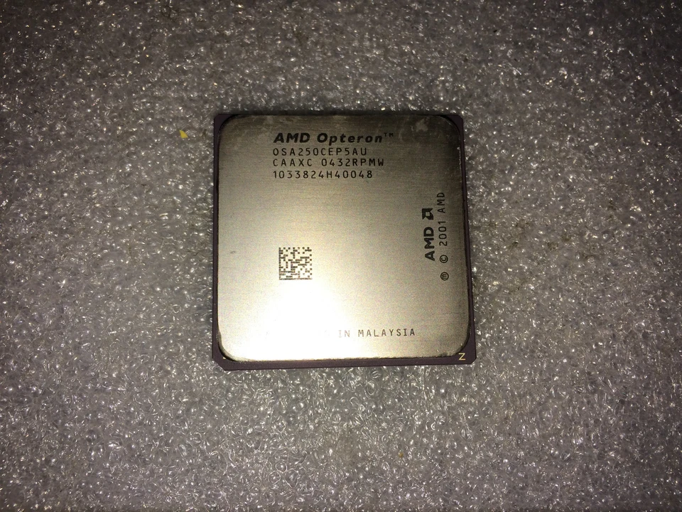 Processore AMD Opteron 250 OSA250CEP5AU 2.4GHz 800MHz FSB 1MB L2 Socket 940 - Immagine 1 di 1