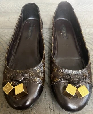 Louis Vuitton Monograma Puntera Dados Ballet Zapatos Planos Talla 37 USADOS Foto 1 de 4