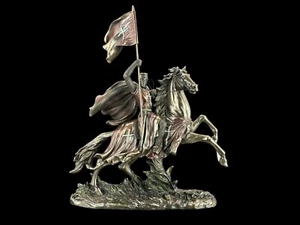 KREUZRITTER RITTER MIT FLAGGE AUF PFERD VERONESE WU77709A4 - Bild 1 von 10