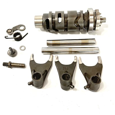 Suzuki Inazuma GW250 2013 A 2018, tambor y horquillas con leva de cambio, P/N 25311-48H00 Foto 1 de 4