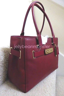 BOLSO DE MANO COACH 36488 SWAGGER CUERO GRANULADO PULIDO MONEDERO NEGRO CEREZA Foto 1 de 4