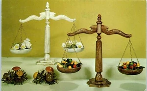 Decorator Scales, Studio of National Handcraft, Des Moines, Iowa Postcard - Picture 1 of 2