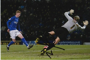 CHESTERFIELD HAND SIGNED SAM CLUCAS 6X4 PHOTO 2. - Picture 1 of 1