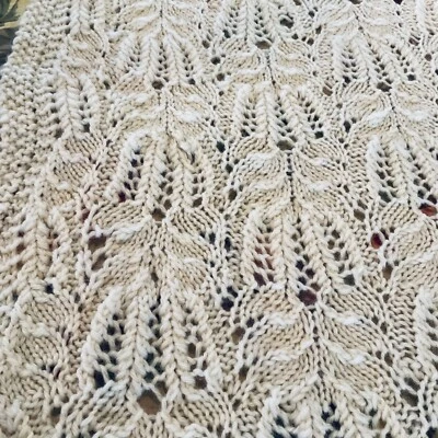 Lana de alpaca/merino tejida a mano afgana/tiro intrincado encaje blanco 64L X 43W nuevo Foto 1 de 4