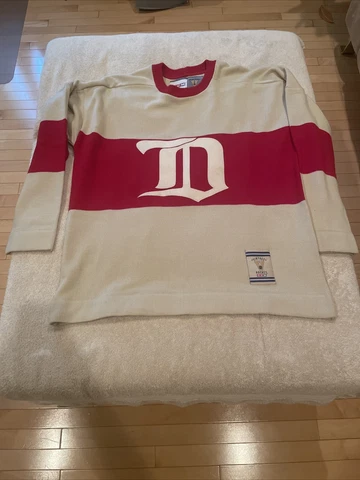 Rare CCM vintage hockey Detroit Red wings d patch sweater size L Made In Canada Cover