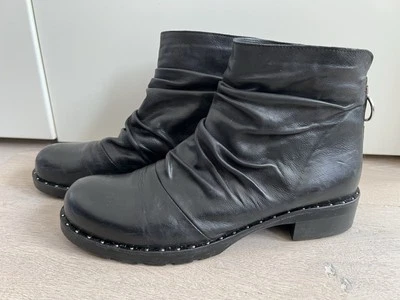 Ralph Harrison ~ Boots ~ schwarz ~ Leder ~ Reißverschluss ~ Nieten ~ Größe 40 - Bild 1 von 4