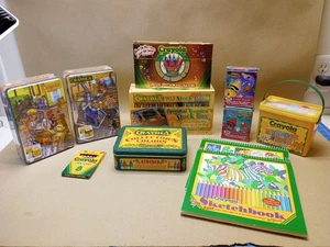 Crayola Ultimate Crayon Collection 1997-2003 de colección lata de cumpleaños número 100 y más - Imagen 1 de 23