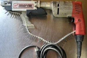 Milwaukee 6705-20 Sharp-Fire Screwdriver System Autofeed - Bild 1 von 6