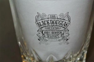 RARE BLACK DOUGLAS Deluxe SCOTCH WHISKY GLASS Black Crossed Sword Logo 1 x Glass - Picture 1 of 1
