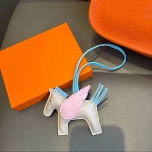 Weißes Pferd Quaste Anhänger Leder Nähen Pferdeform süß Mode Tasche Zugang - Bild 1 von 2