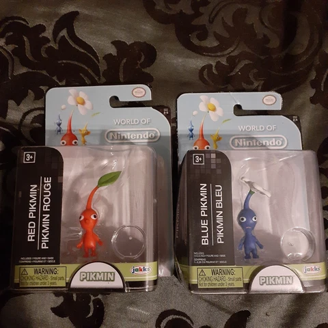 World of Nintendo Red Pikmin and Blue Pikmin NIB Cover