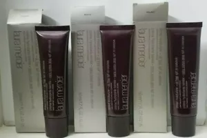 Laura Mercier Tinted Moisturizer Oil-Free 1.7 FL oz Old Formula PICK YOUR SHADE - Picture 1 of 7